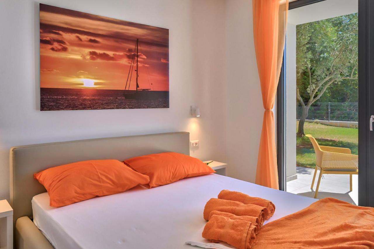 Villa Solis-Modern Villa For A Romantic Retreat, Heated Pool Ližnjan Exterior foto