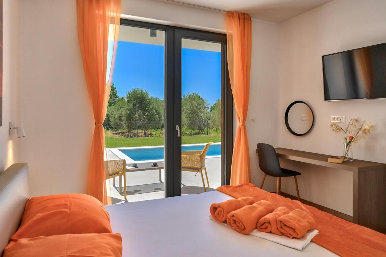 Villa Solis-Modern Villa For A Romantic Retreat, Heated Pool Ližnjan Exterior foto